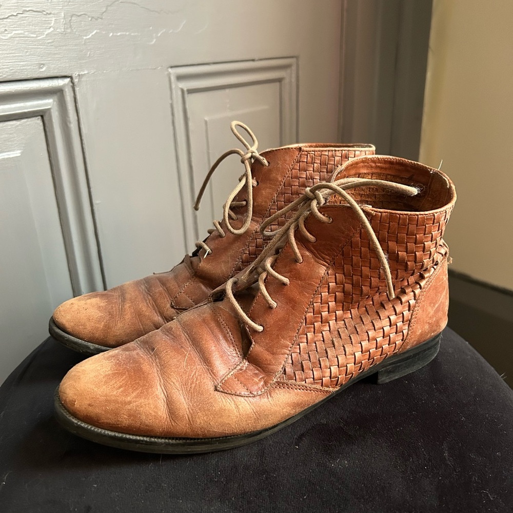 Vintage brown woven lace up ankle boots